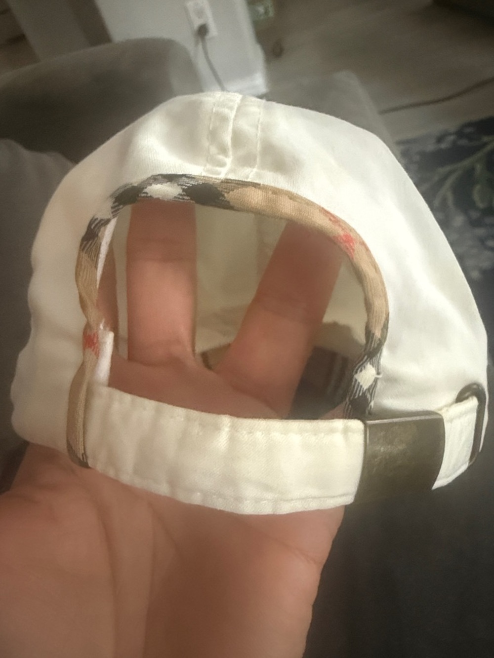 Burberry White Cotton Logo Cap - Picture 5 of 11
